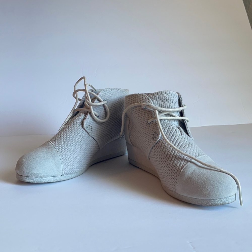 Toms gray boot big girl Y5